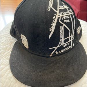 Black SD map hat.